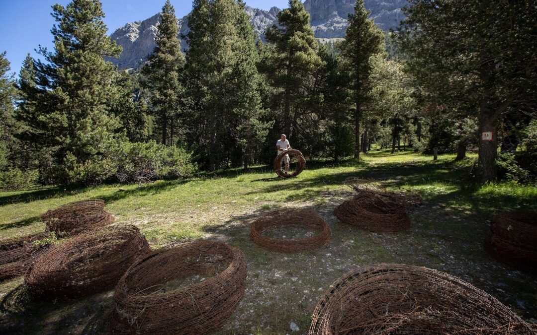 5 tonnes de barbelés en moins au col de l’Échelle grâce à l’association Mountain Wilderness