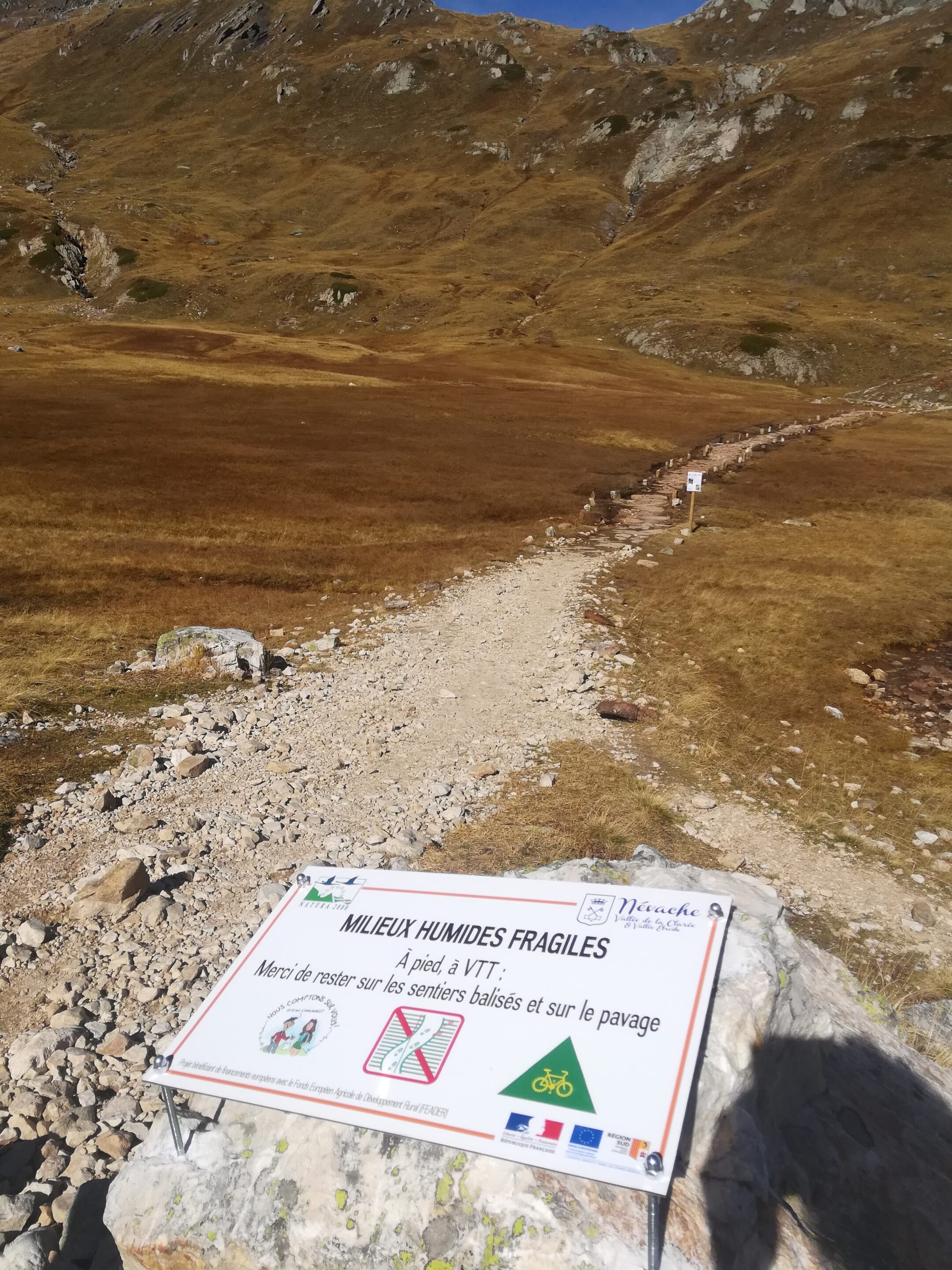 Panneau au pavage des Rochilles