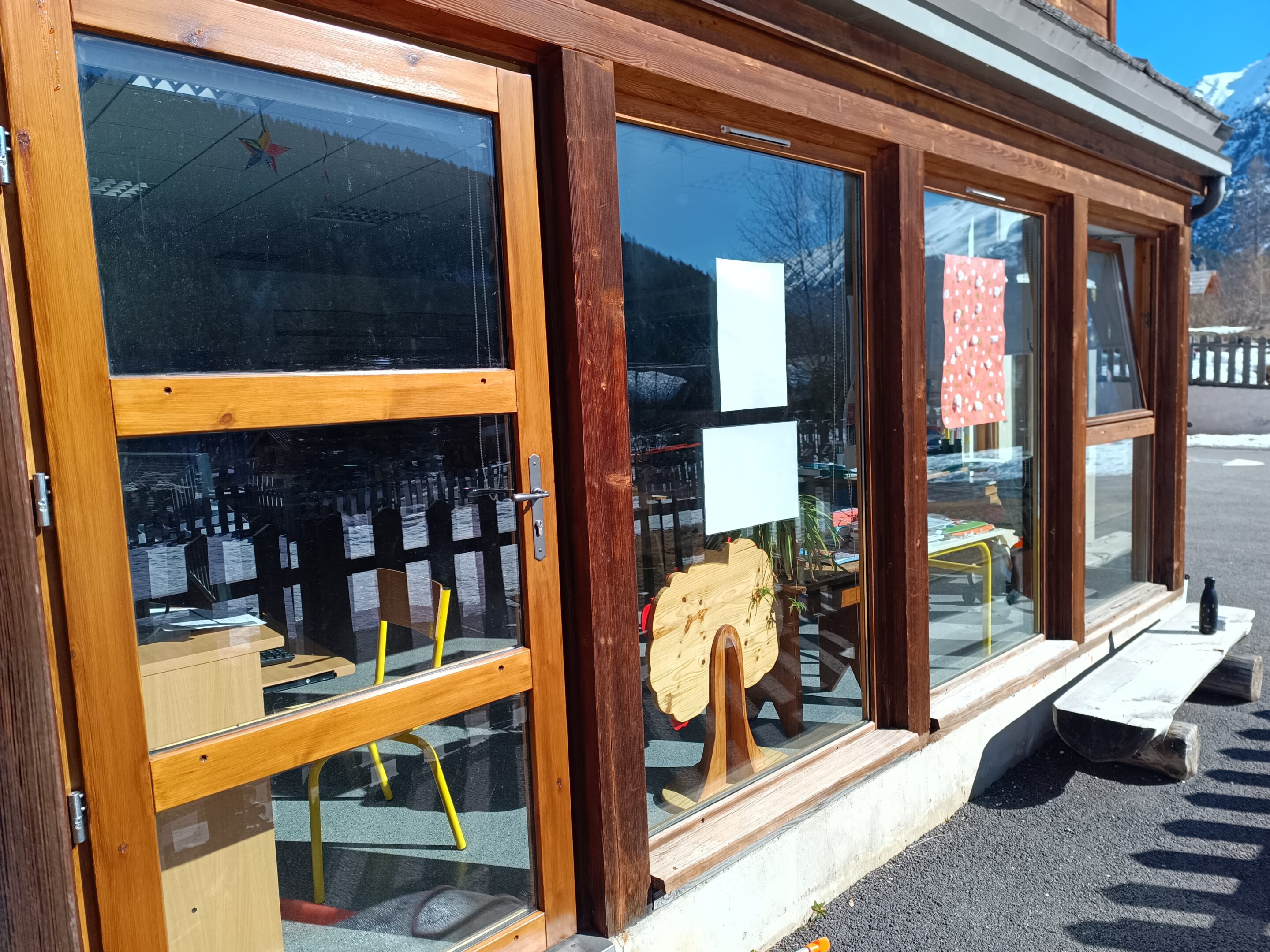 Rénovation huisserie école